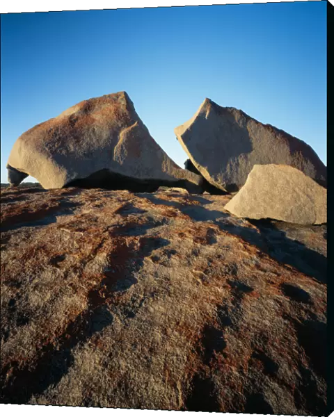 Split granite boulder at The Remarkable Rocks at Flinders Chase Nat l Park on Kangaroo Island