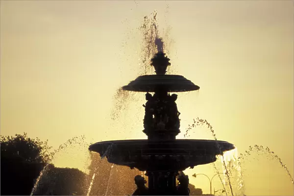 Europe, France, Paris. Place de la Concorde. Fountain
