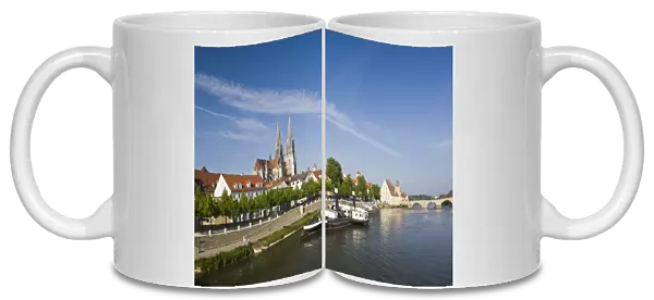 GERMANY, Bayern-Bavaria, Regensburg. Dom St. Peter cathedral and town, morning