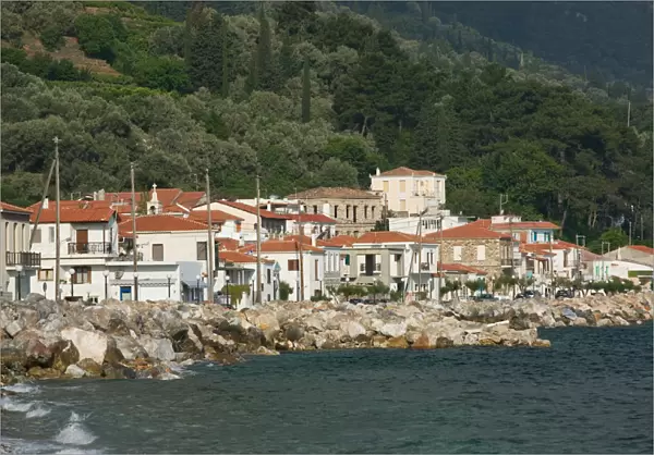 GREECE-Northeastern Aegean Islands-SAMOS-Avlakia: Coastal Resort Town  /  Morning