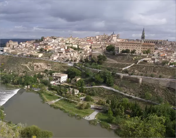 Spain, Castilla-La Mancha, Toledo. Overviews of historic city, Tagus river (aka Rio Tajo)