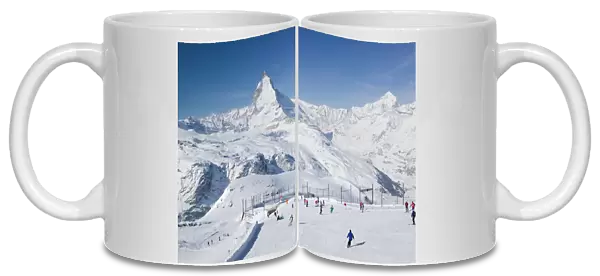 SWITZERLAND-Wallis  /  Valais-ZERMATT: Gornergrat Mountain (el. 3089 meters)-Skiers with