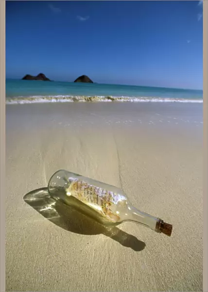 USA, Hawaii. Message in a bottle