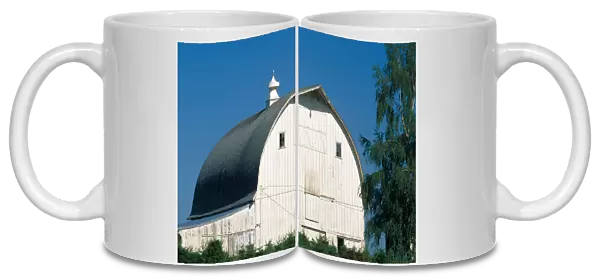 NA, USA, Oregon. White barn with cupola
