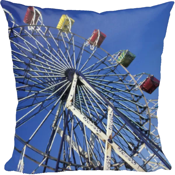 N. A. USA, Washington. Washington State Fair, Puyallup. Amusement ride