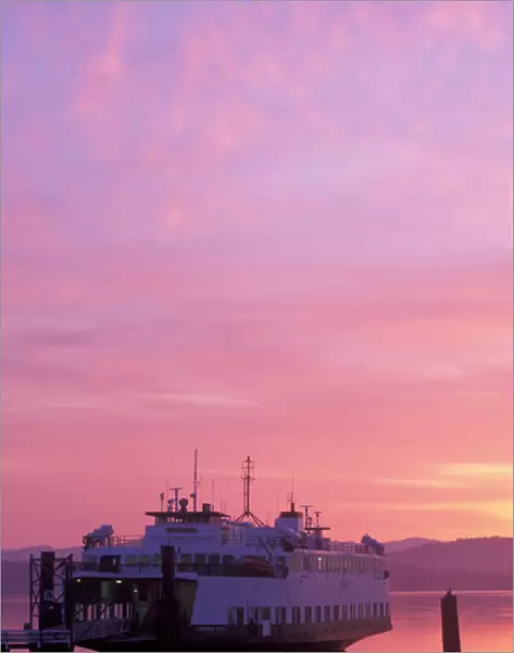 North America, USA, Washington, Anacortes. Washington State Ferry at terminal