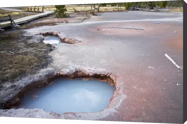 WY, Yellowstone National Park, Artist Paint Pots, thermal pool