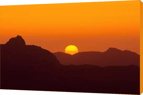 Sunrise over the Grand Canyon from Mather Point, Grand Canyon National Park, Arizona USA
