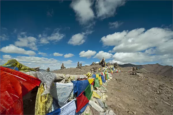 India, Ladakh, Markha Valley, buddhist prayer flags at the top of Kongmaru La