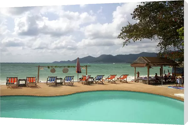 Swimming pool facing the Gulf of Thailand at Chaweng beach on the island of Ko Samui