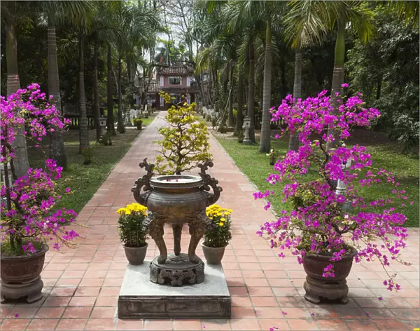 Vietnam, Hue, Dieu De Pagoda, exterior detail