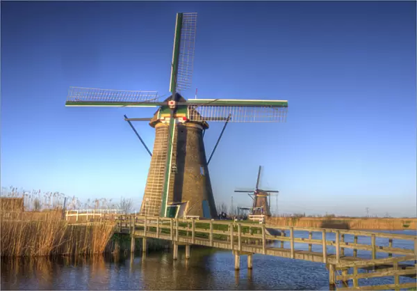 Europe; Netherlands; Kinderdijk; Sunrise along the canal with Windmills