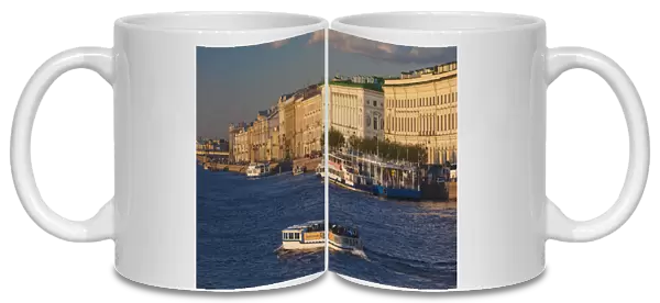 Russia, Saint Petersburg, Center, buildings on the Neva River, dusk