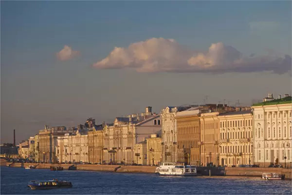 Russia, Saint Petersburg, Center, buildings on the Neva River, dusk
