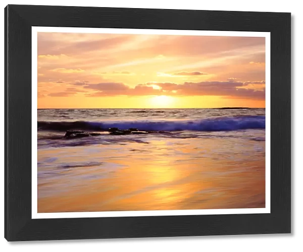 USA; California; San Diego. ; Sunset Cliffs beach on the Pacific Ocean at Sunset
