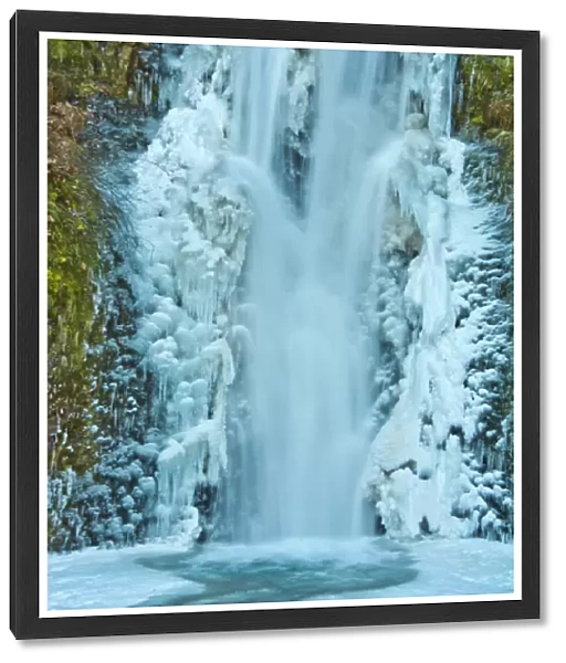 Lower Multnomah Falls, winter, frozen, Columbia Gorge, Oregon, USA