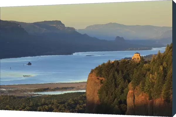 USA, Oregon, Columbia Gorge, Chanticleer Point, a Vista House at sunset