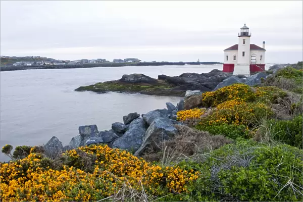 USA, Oregon, Bandon, Coquille River Lighthouse