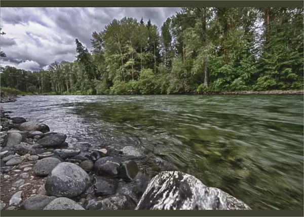USA, Washington, Snoqualmie Nationall Forest. Cle Elum River