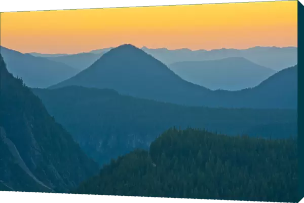 Sunset, Rampart Range, Moutn Rainier National Park, Washington, USA