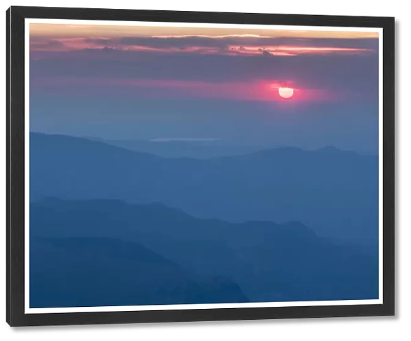 USA, Colorado, Mt. Evans. Smoky sunrise. Credit as: Cathy and Gordon Illg  /  Jaynes