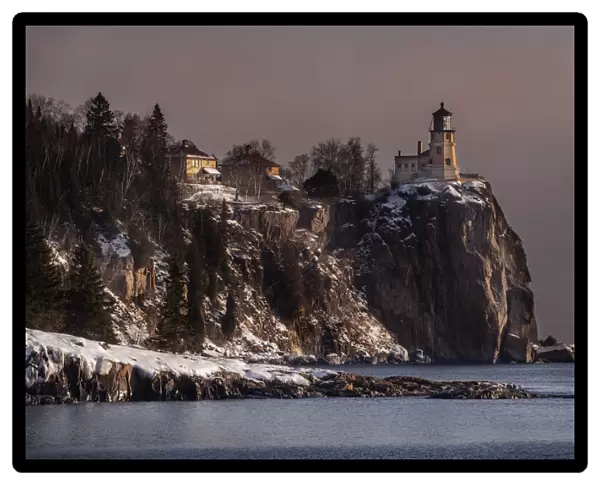 USA, Minnesota, Split Rock Lighthouse State Park. Split Rock Lighthouse on shore of Lake