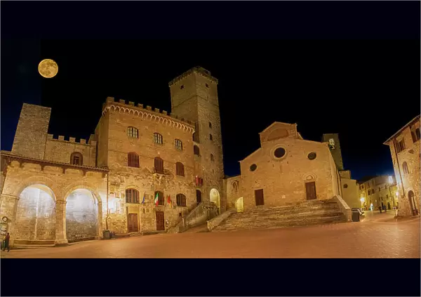 Full moon over center of San Gimignano. A Unesco World Heritage Site. Tuscany, Italy