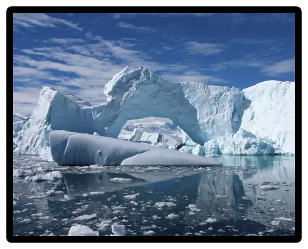 icebergs floating off the western Antarctic peninsula, Antarctica, Southern Ocean