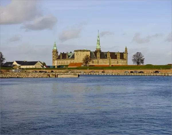 Denmark, Sjaelland, Helsingor. Kronoborg castle at the entry to the port (harbor) in Helsingor