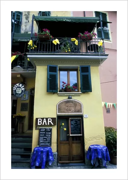 Europe, Italy, Cinque Terre, Vernazza, Monterosso. A bar