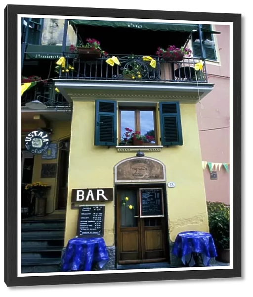 Europe, Italy, Cinque Terre, Vernazza, Monterosso. A bar