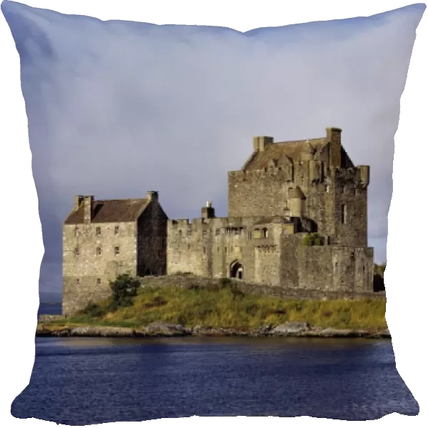Scotland, Highland, Wester Ross, Eilean Donan Castle. Afternoon light floods the