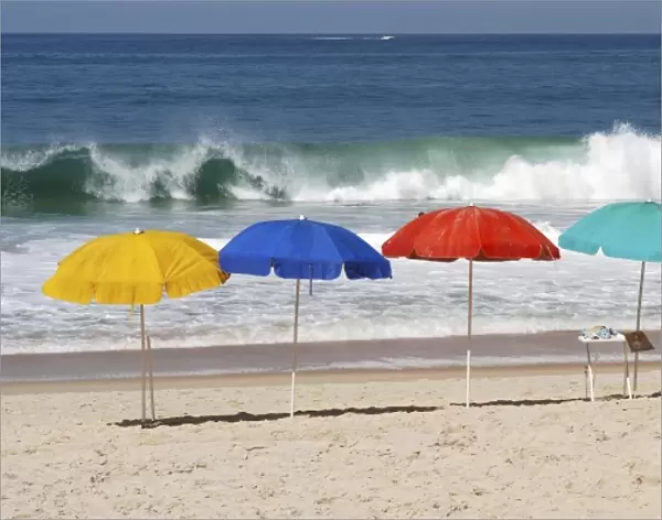 Brazil, Rio de Janeiro- Sao Conrado beach - beach umbrellas