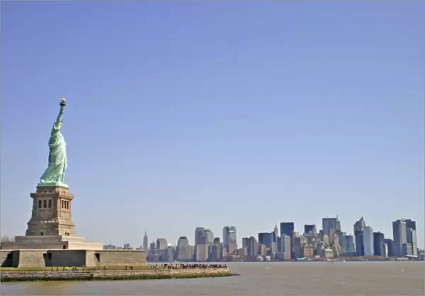 Statue of Liberty and Manhattan skyline 2005
