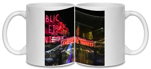 USA, Washington, Seattle, Pike Place Market, Zoom Blur