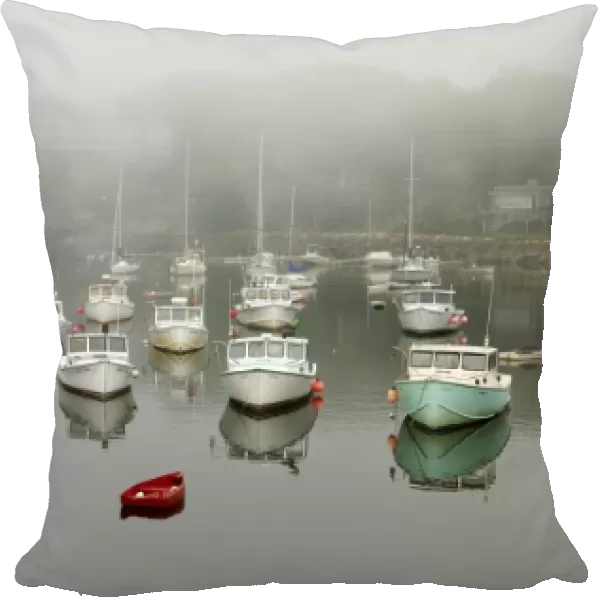 USA, New England, Maine, Ogunquit, boats in Perkins Cove