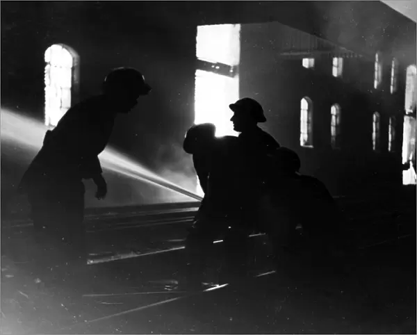 Blitz in London -- firefighters at work, Blackfriars, WW2