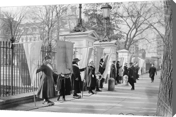 WHITE HOUSE: SUFFRAGETTES. Suffragette picketers outside the White House in Washington, D