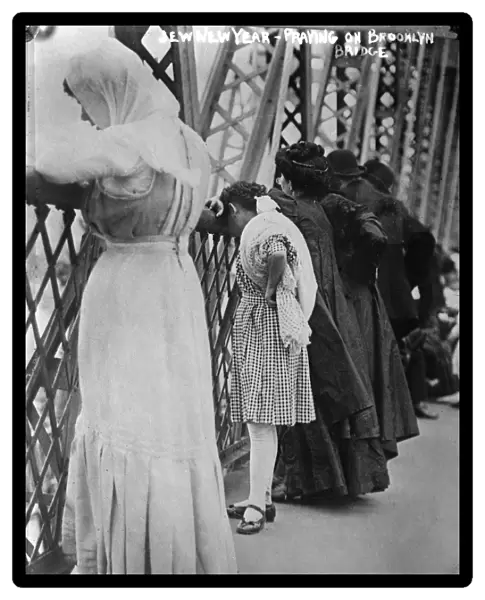ROSH HASHANAH, 1909. Jewish people praying on the Williamsburg Bridge in Brooklyn