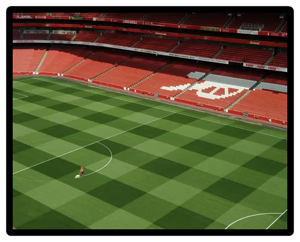 First Look: Arsenal's Newly Marked Emirates Stadium Pitch, July 29, 2014
