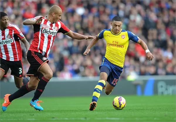 Arsenal's Alex Oxlade-Chamberlain Surges Past Sunderland's Wes Brown