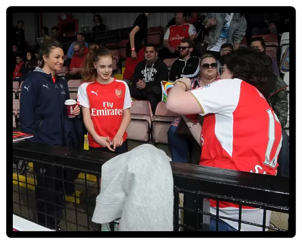 Jodie Taylor (Arsenal Ladies) meets the fans. Arsenal Ladies 2: 2 Notts County Ladies