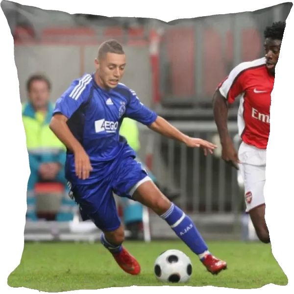 Kolo Toure (Arsenal) Ismail Assati (Ajax)