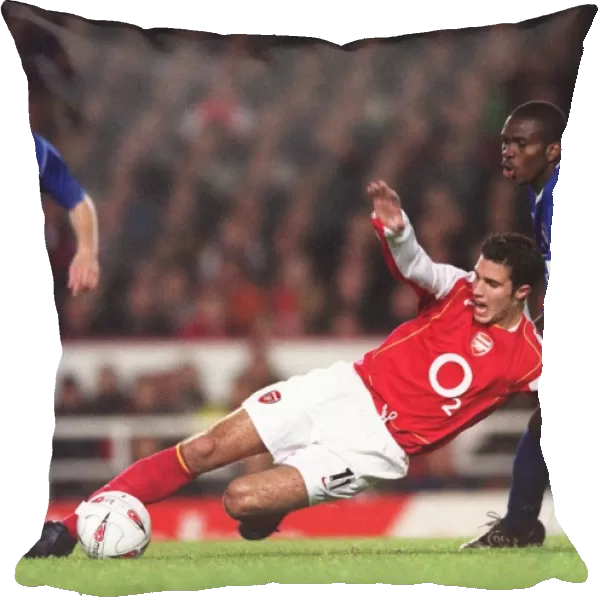 Robin van Persie (Arsenal) Yoseph Yobo (Everton). Arsenal 3: 1 Everton