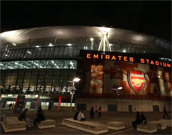 Arsenal vs. Liverpool: Emirates Stadium, Carling Cup 4th Round - Intense Atmosphere Before the 2:1 Match