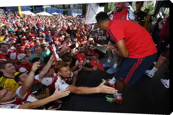 Arsenal's Aubameyang Greets Fans Before Arsenal vs Fiorentina in 2019 International Champions Cup