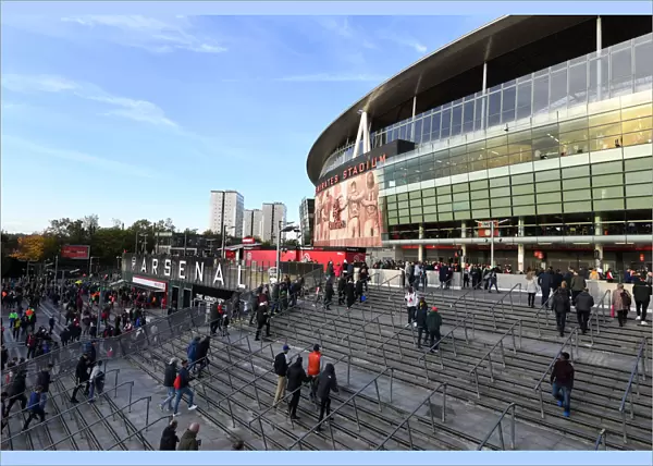 Arsenal vs Crystal Palace: Electrifying Fan Atmosphere Outside Emirates Stadium - Premier League 2019-20