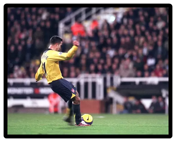 Van Persie's Epic Free Kick: Arsenal's Winning Goal Against Fulham, FA Premiership (29 / 11 / 06)