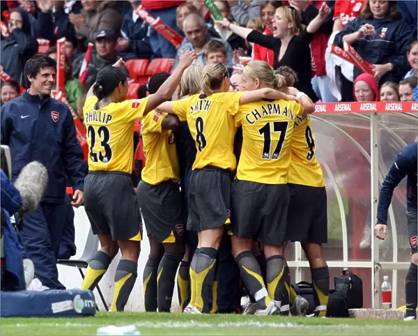Jayne Ludlow celebrates scoring Arsenals 3rd goal her 2nd with her team mates