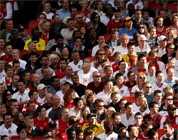 Arsenal Fans Celebrate 2:1 Victory over Paris Saint-Germain at Emirates Cup, Day One (2007)